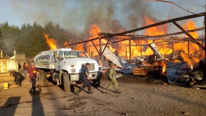 Incendio de aserradero en Tenango del Valle  causa movilización de cuerpos de seguridad.