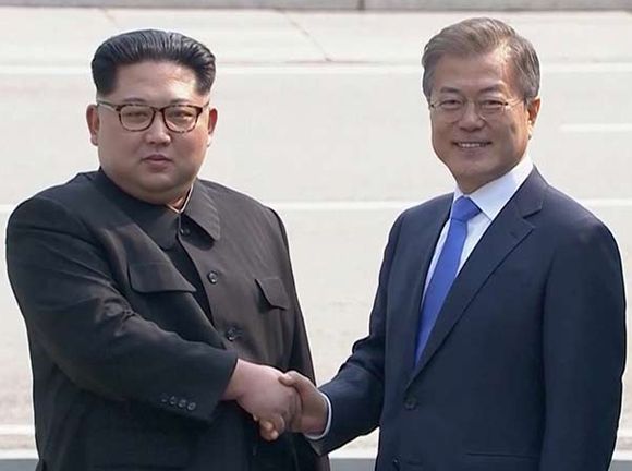  Kim Jong-un cruza la frontera para la cumbre de las dos Coreas
