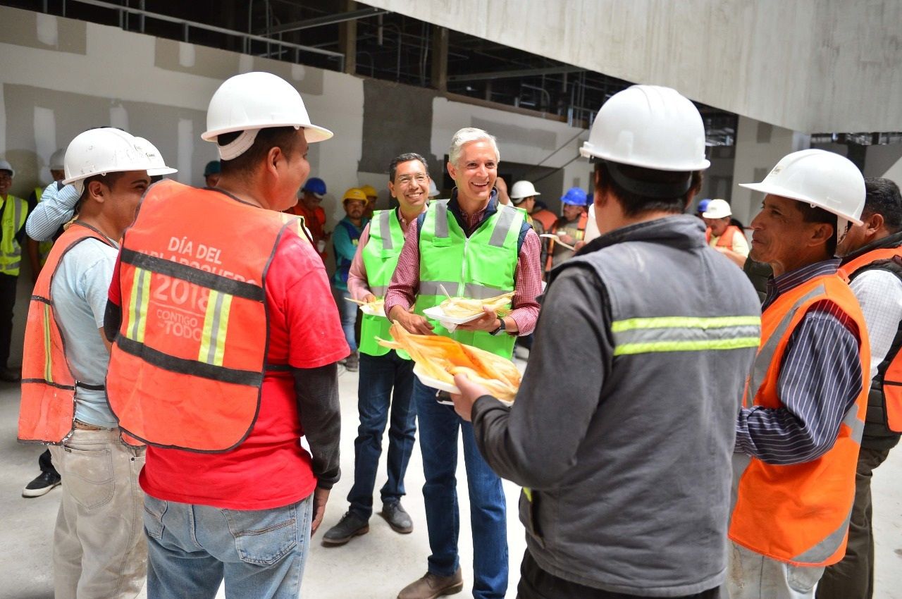 

Reconoce Gobernador mexiquense  labor de trabajadores de la construcción