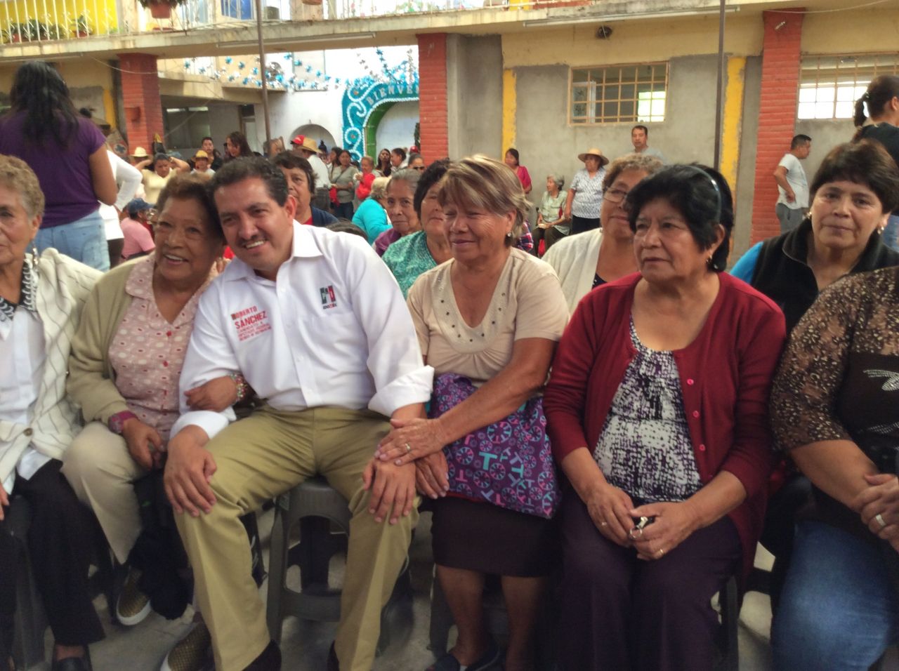 Roberto Sanchez Campos convence a ciudadanos de Ocopulco Chiautla a votar por el PRI.