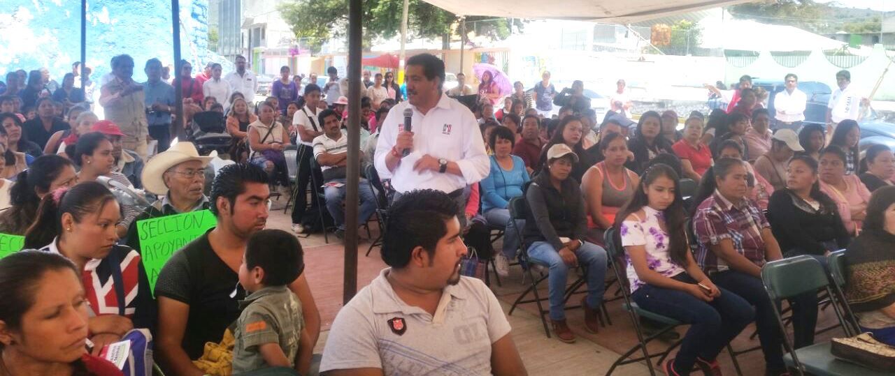 Habitantes de la comunidad de Santiago Tolman en Otumba, brindar apoyo y respaldo al proyecto de Roberto Sánchez y Alejandra Del Moral.