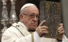 Rechaza el Papa a los obispos "estrategas" y "metiches"