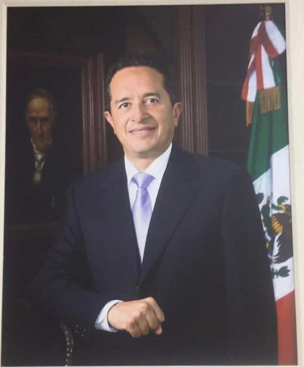 La foto oficial del gobernador de Quintana Roo costó un millón de pesos