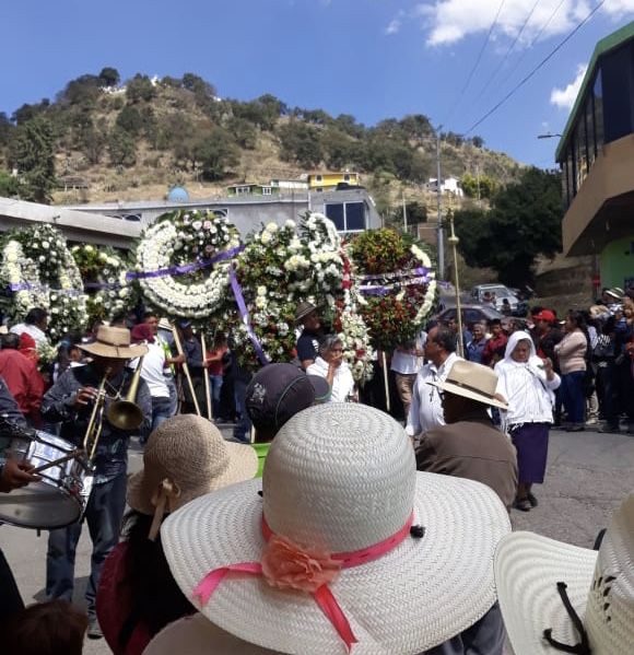 Pueblos de la zona alta de Texcoco dan el último adiós a fallecidos en accidente   