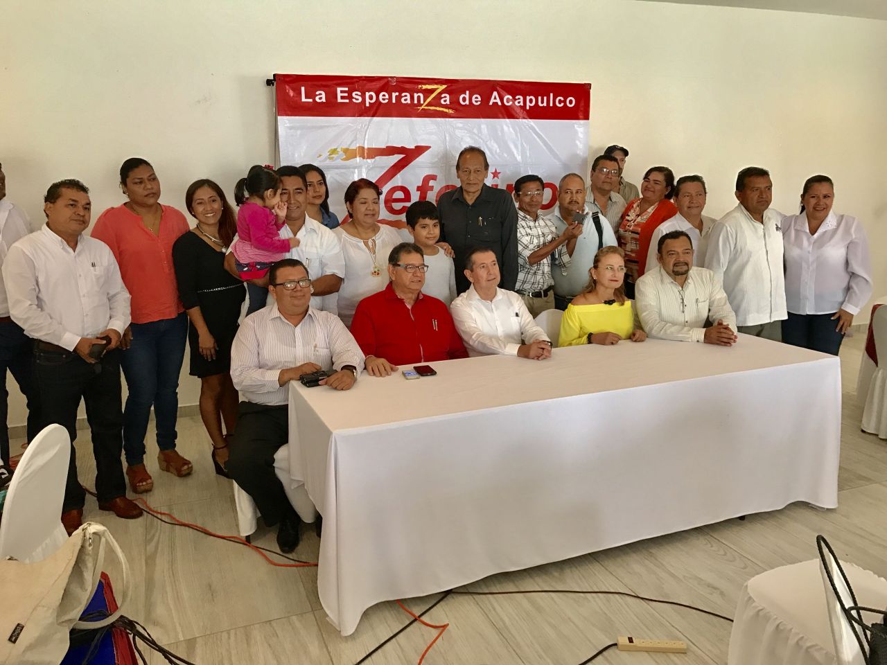 Se reúne Zeferino Torreblanca con el Colegio de Abogados "Mariano Otero Mestas" AC 