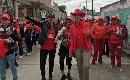 Erika Funes  ofrece gobernar igualdad para todas las comunidades de Texcoco de la costa chica