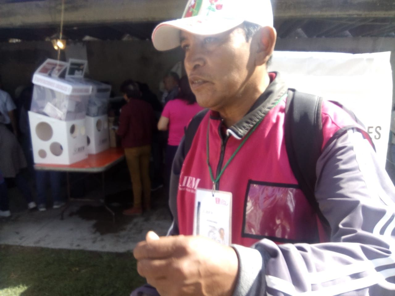 Sedicente funcionario de casilla prohíbe a reporteros hacer su trabajo en Atenco