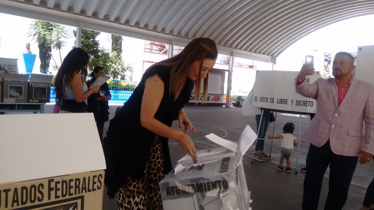 Erika Funes, emitió su voto en la sección 4626 en Texcoco