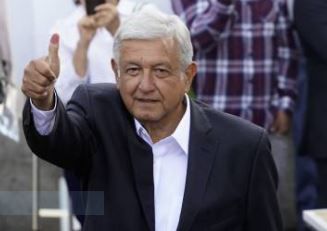López Obrador es virtual presidente de México; Meade y Anaya le reconocen la victoria