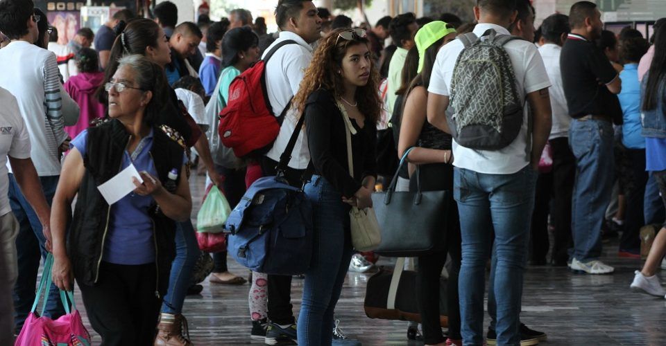 Descuentos en tarifas de autotransporte y ferrocarril a estudiantes y maestros durante las vacaciones de verano