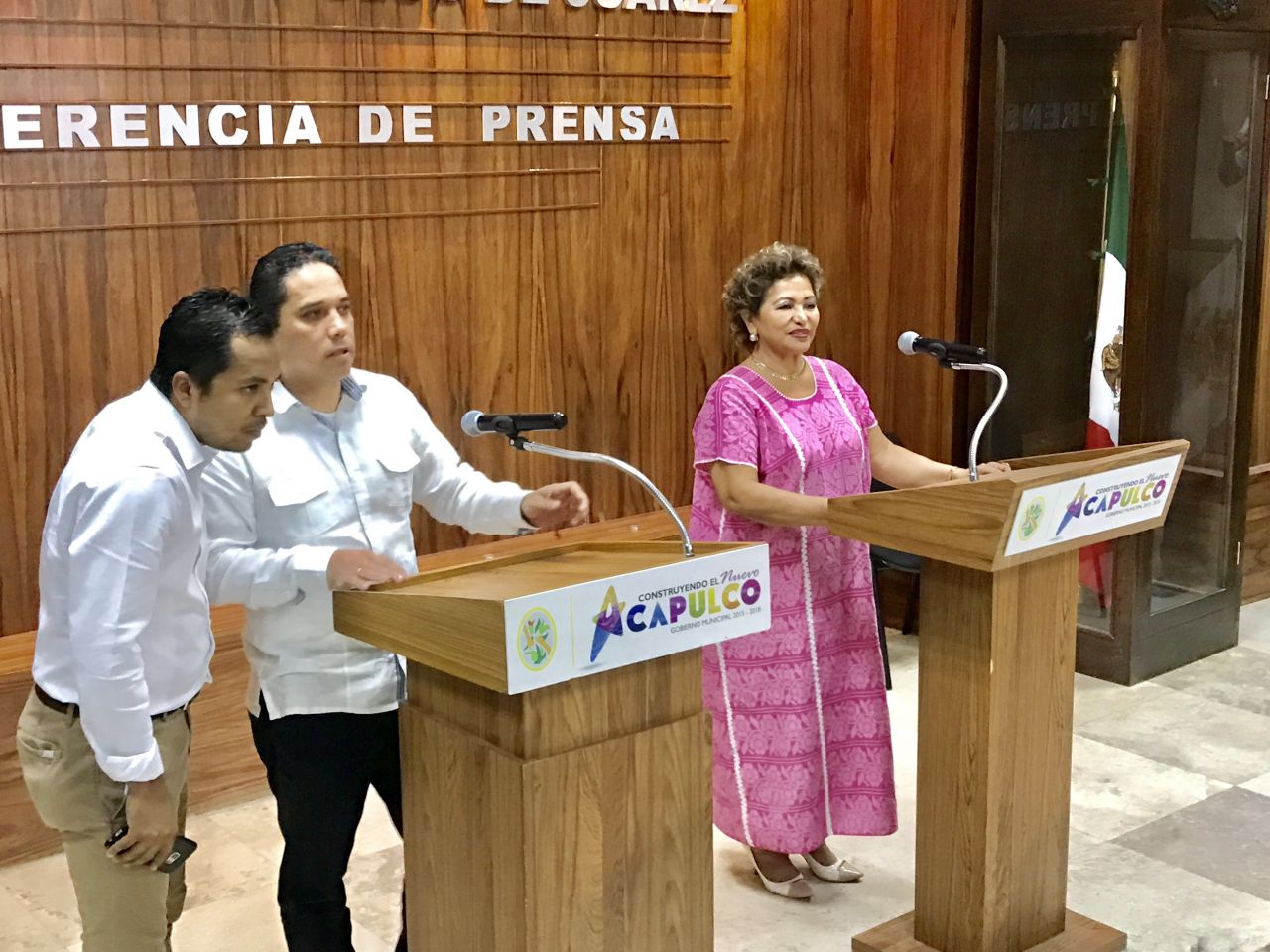 Merece Acapulco una transición pacífica, dice Adela Román en el Ayuntamiento 