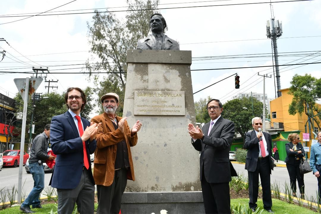 Azcapotzalco le rinde emotivo homenaje a Samuel del Villar Kretchmar y devela busto del juarista 