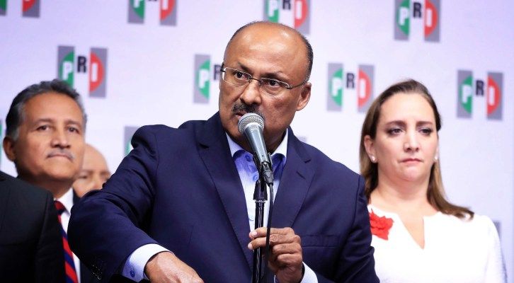 René Juárez deja la dirigencia del PRI