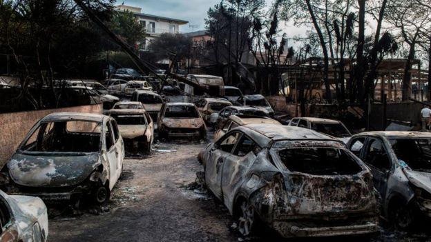 26 cuerpos calcinados abrazados entre sí, otra tragedia de los feroces incendios forestales en Grecia 