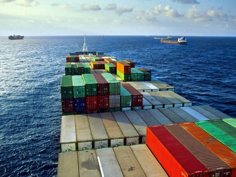 Guerra comercial genera incertidumbre en el mercado de transporte de contenedores de agosto