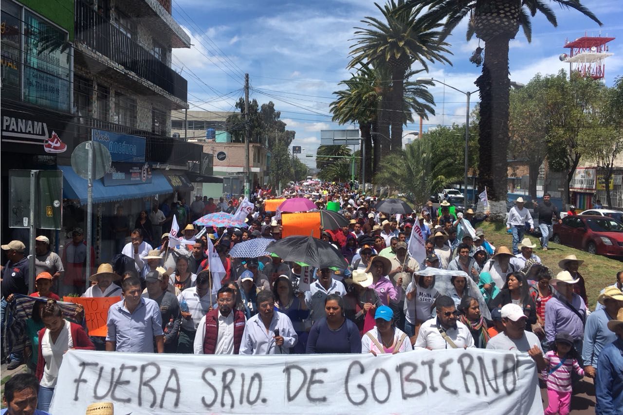 Con consignas de ¡Fuera Fayad! y de ¡Hidalgo sin PRI! marchan contingentes en Pachuca y Huejutla (VIDEO)