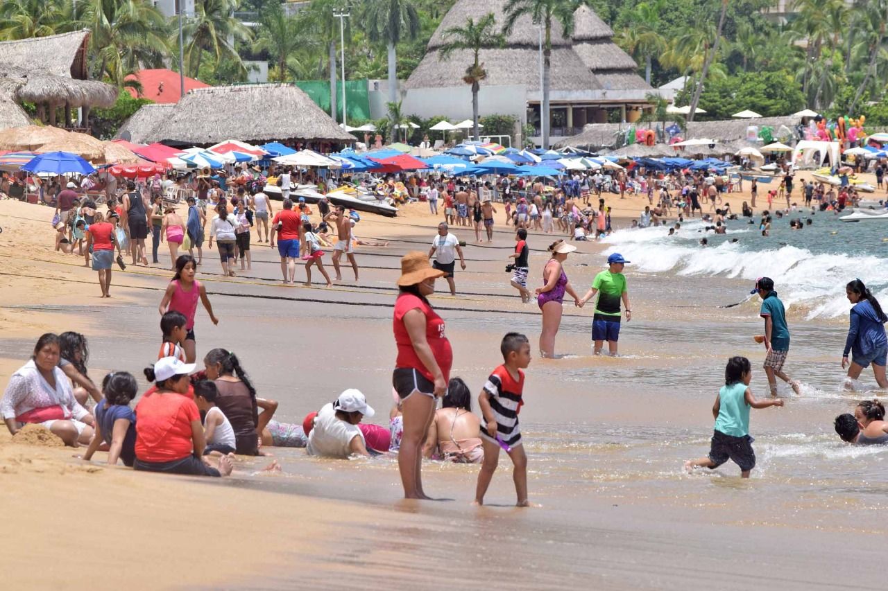 En Acapulco hay playas limpias y un excelente clima, afirman turistas