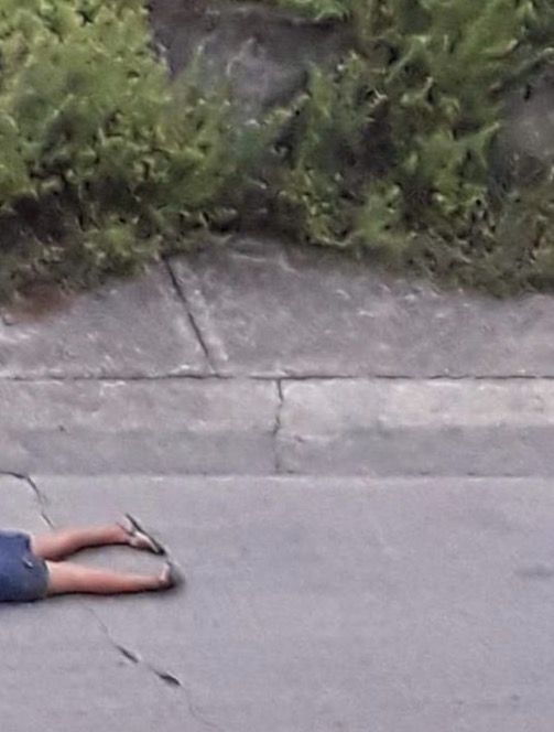 Arrojan el cadáver de una mujer en calles de El Coloso 