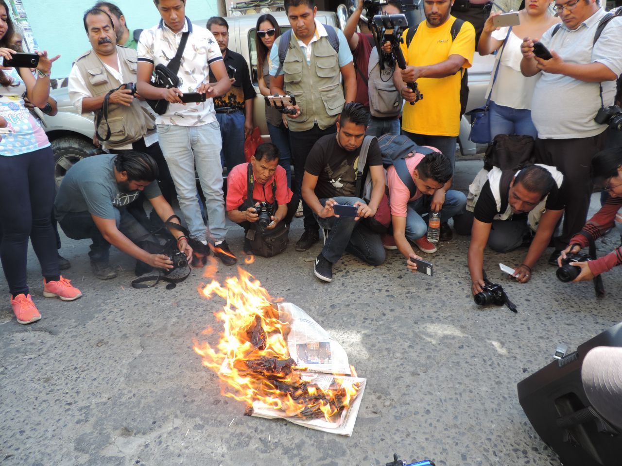 Protestan contra el diario El Sur, por despidos ’injustificados’ 