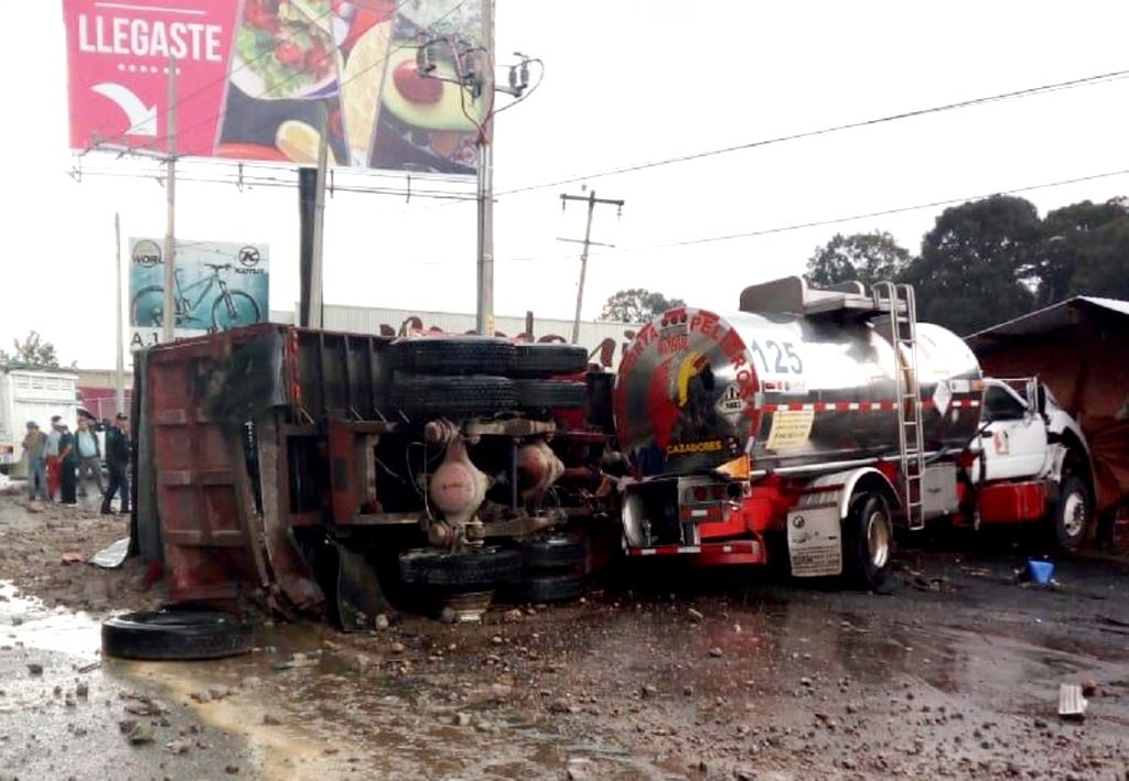Colabora Edoméx con SCT y policía federal en atención a accidente en la México-Toluca