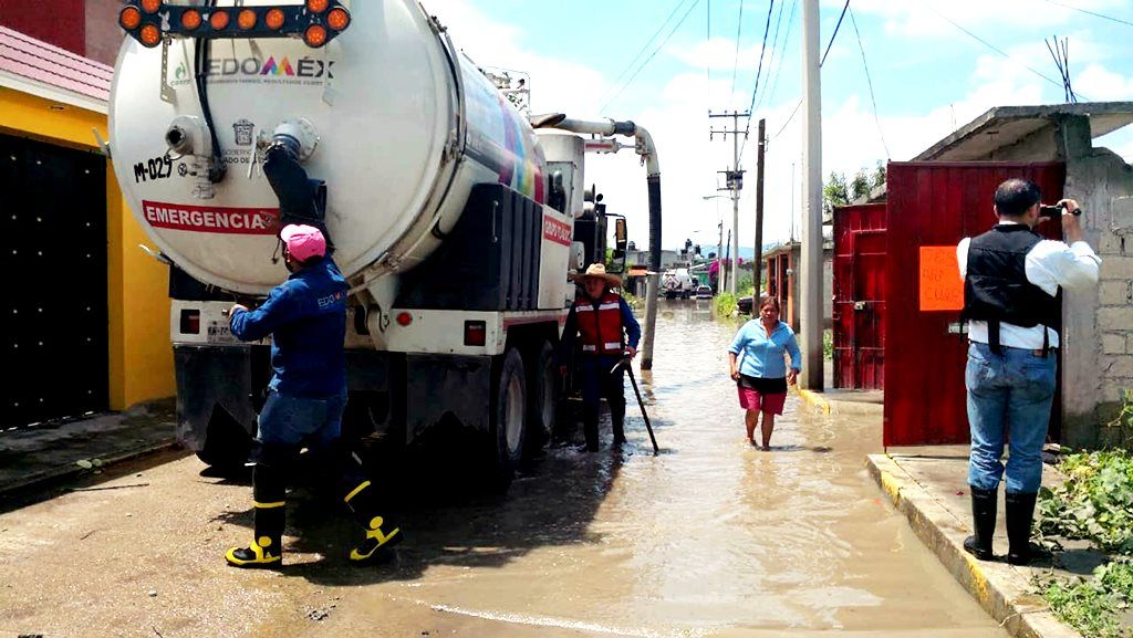 Colabora Grupo Tláloc en auxilio a la población de Cuautitlán Izcalli luego del desbordamiento de dos canales