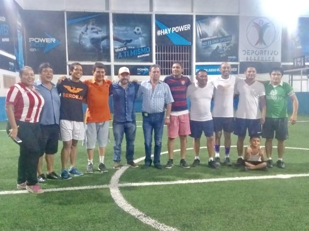 Con ’cascarita’ de futbol celebra Códice 21 su tercer aniversario 