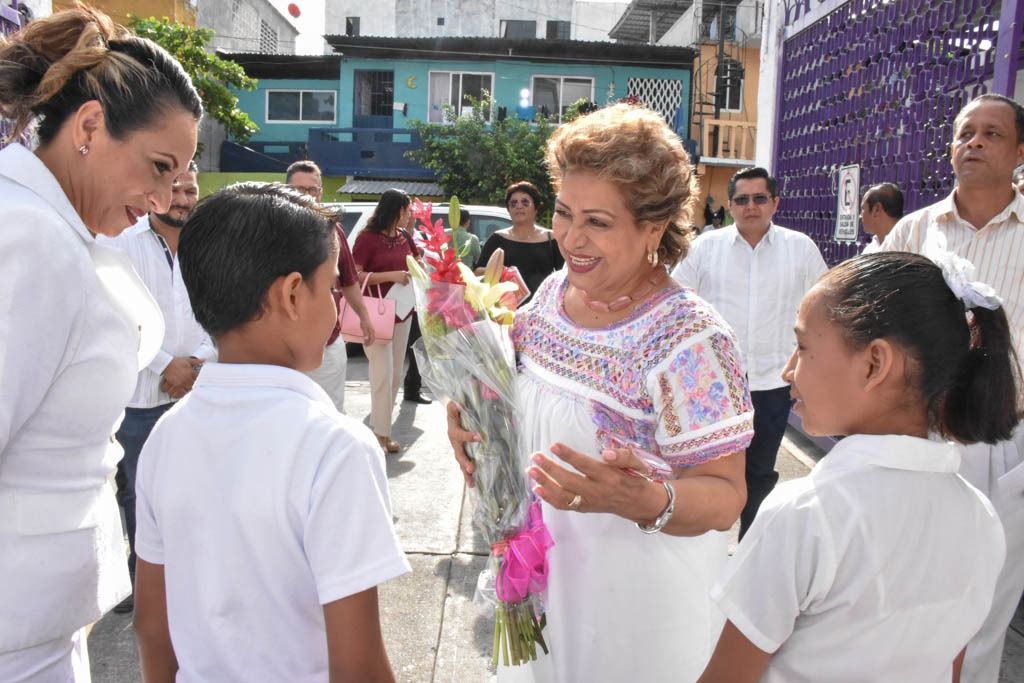 Rinde protesta Adriana Román Ocampo como presidenta del DIF Acapulco
