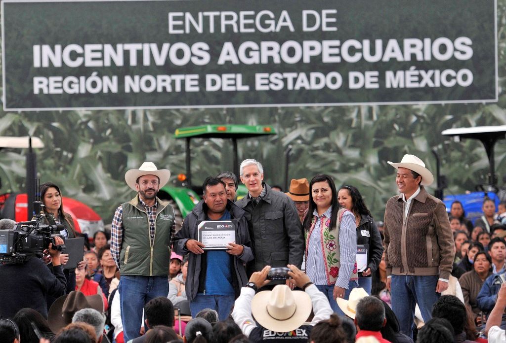 Entrega Alfredo del Mazo apoyos a agropecuarios a más de mil 700 productores  del norte del país