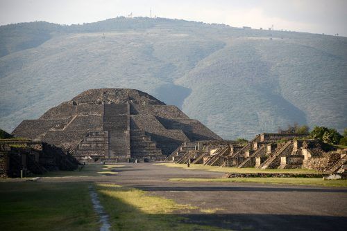 Hallan cámara secreta debajo de Pirámide de la Luna en Teotihuacán