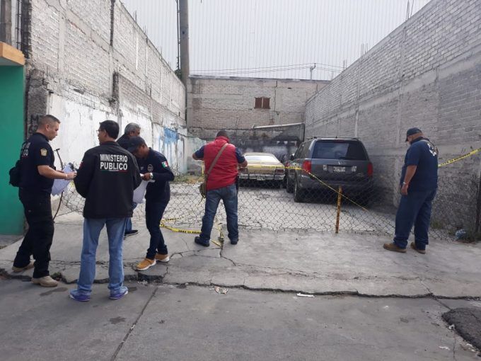 Catea FGJEM inmueble en Ecatepec y recupera vehículo con reporte de robo