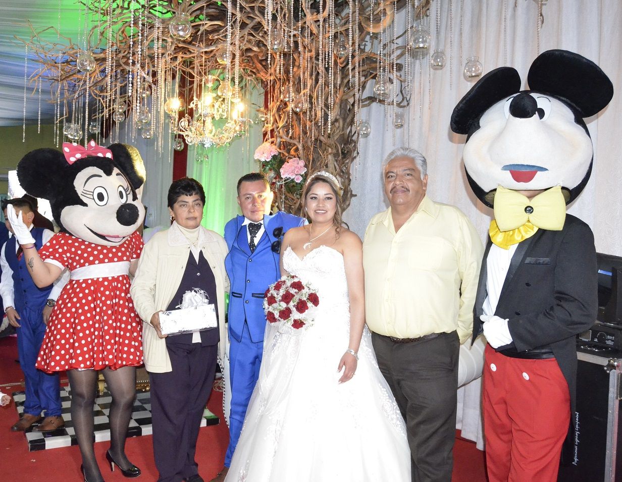 Una hermosa boda disfrutaron amigos y familiares de los novios Vianey y Marcos 