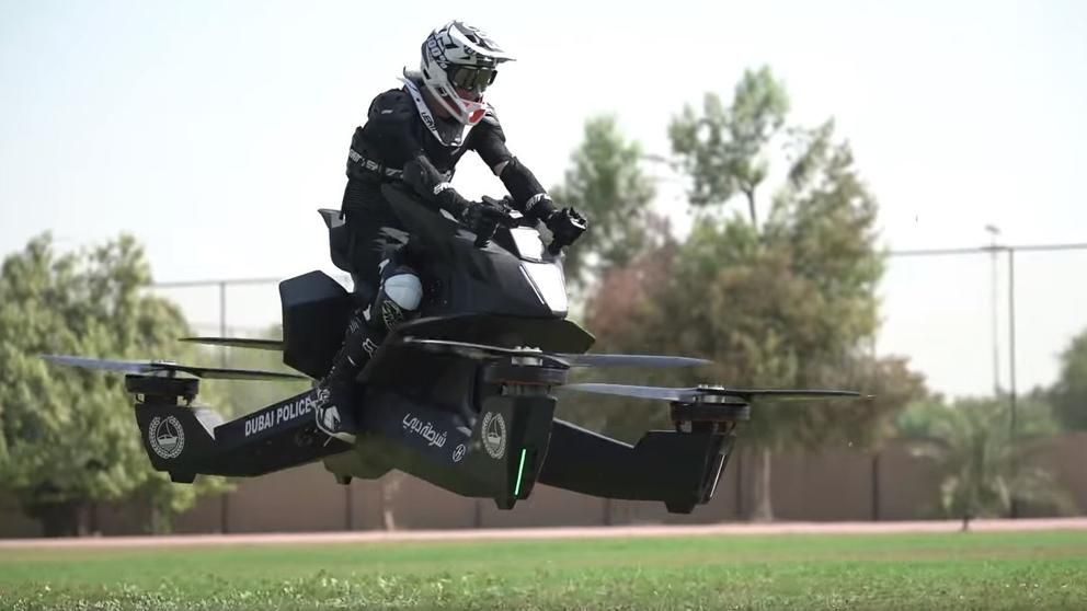 En Dubai, que sí es polo de desarrollo, patrullarán en motos voladoras