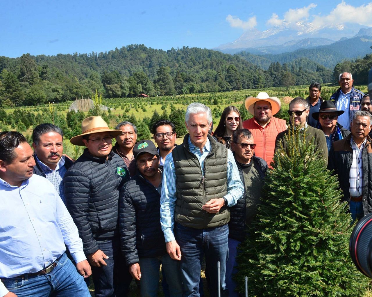 

 
 Alfredo Del Mazo pone en marcha  Campaña de Comercialización de Árboles de Navidad 2018, en Amecameca
