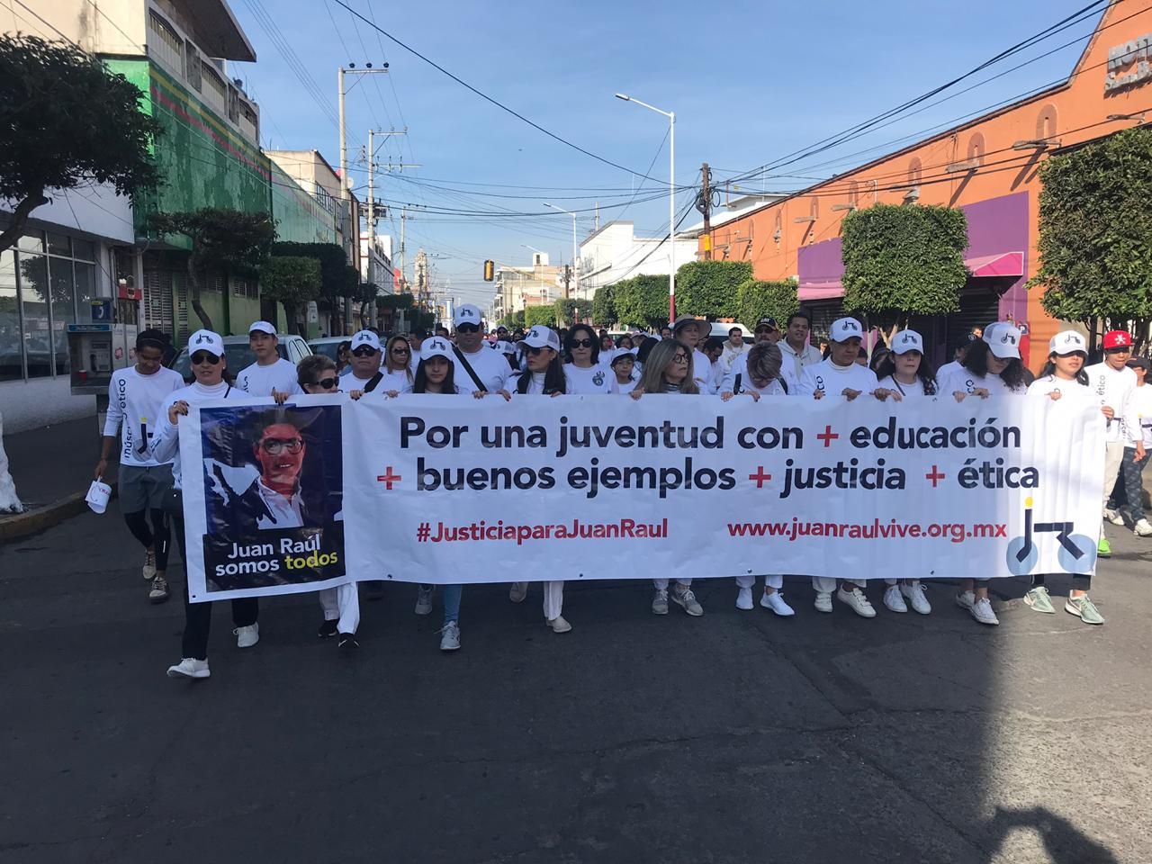Texcocanos se visten de blanco contra la violencia y la inseguridad