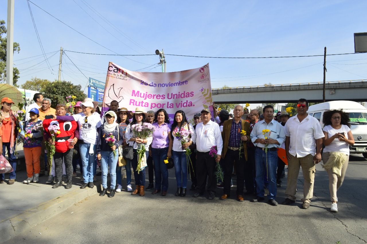 Marchan en Ecatepec para exigir alto a feminicidios en Edomex 