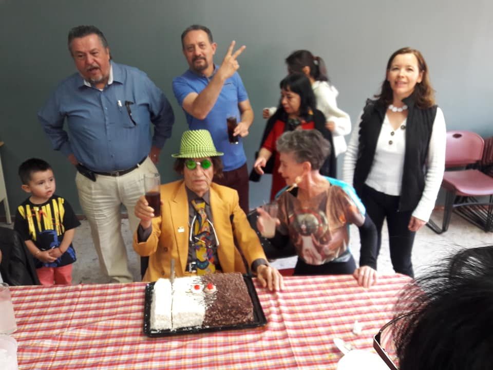 Cumple 90 años Gonzalo Martré; celebran familiares y amigos