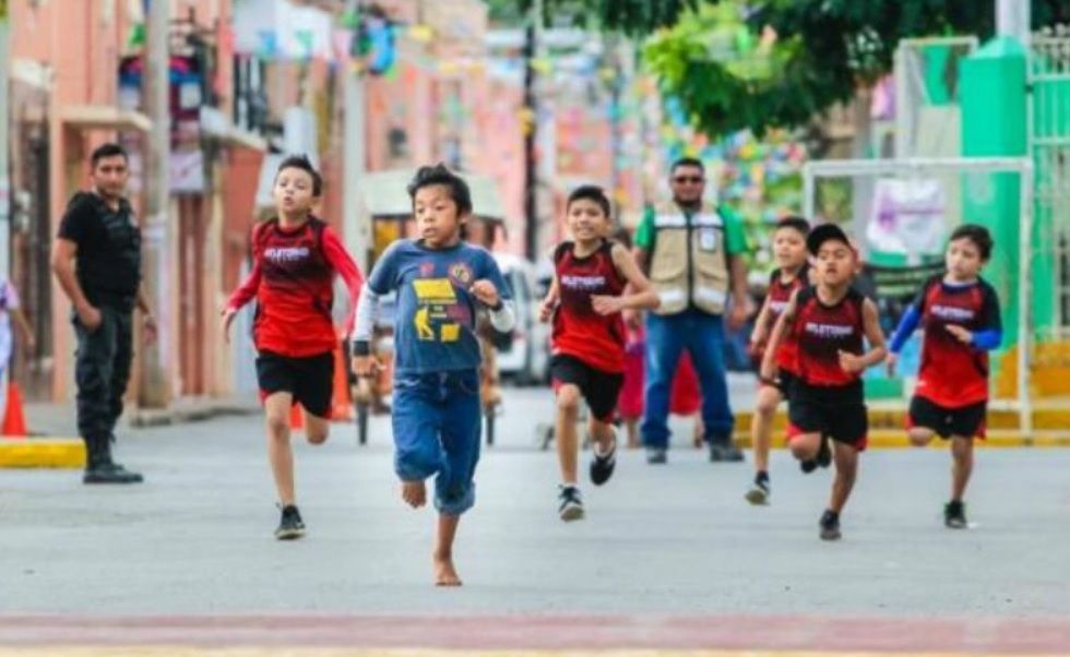 Niño yucateco de 11 años compite descalzo y la foto le da la vuelta al mundo