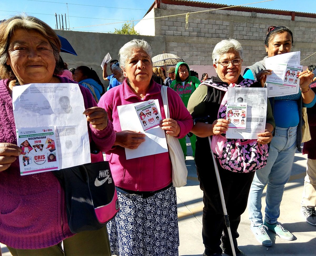
DIF Chimalhuacán entrega de becas a personas con discapacidad