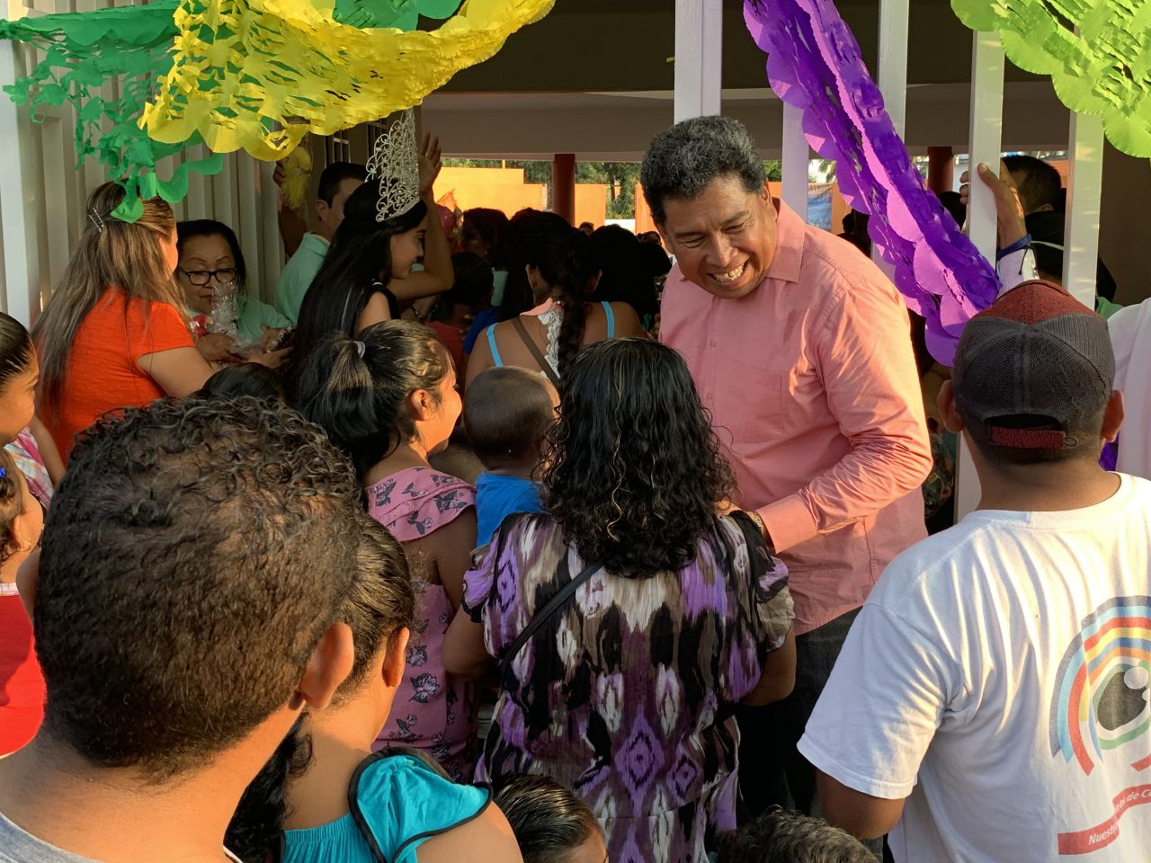 Con cientos de juguetes celebra Tomás Hernández a niños de San Marcos 