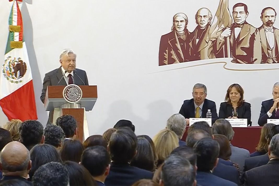 López Obrador pide a embajadores difundir la transformación que vive México