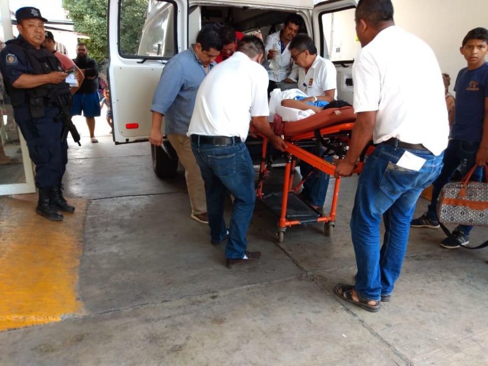 Irrumpen 70 armados en Coahuayutla; balean casas y autos; hirieron a una niña