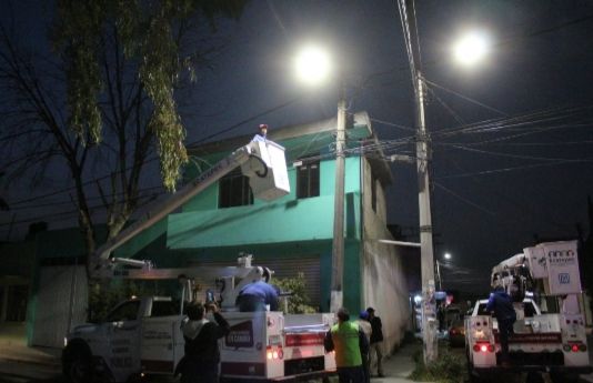 Gobierno municipal inicia colocación y reparación de lámparas en Ecatepec