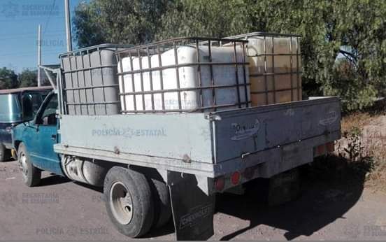 Abandonan camionetas con más de 4 mil litros de huachicol en San Martin de las Pirámides