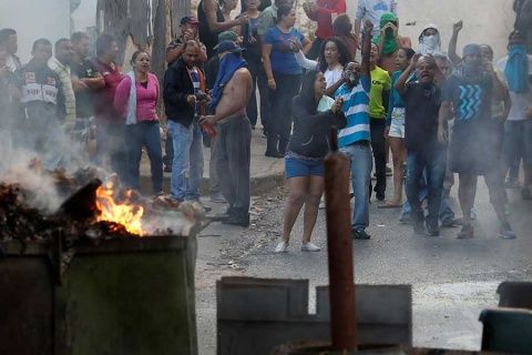Detienen a 27 militares en Venezuela por sublevación