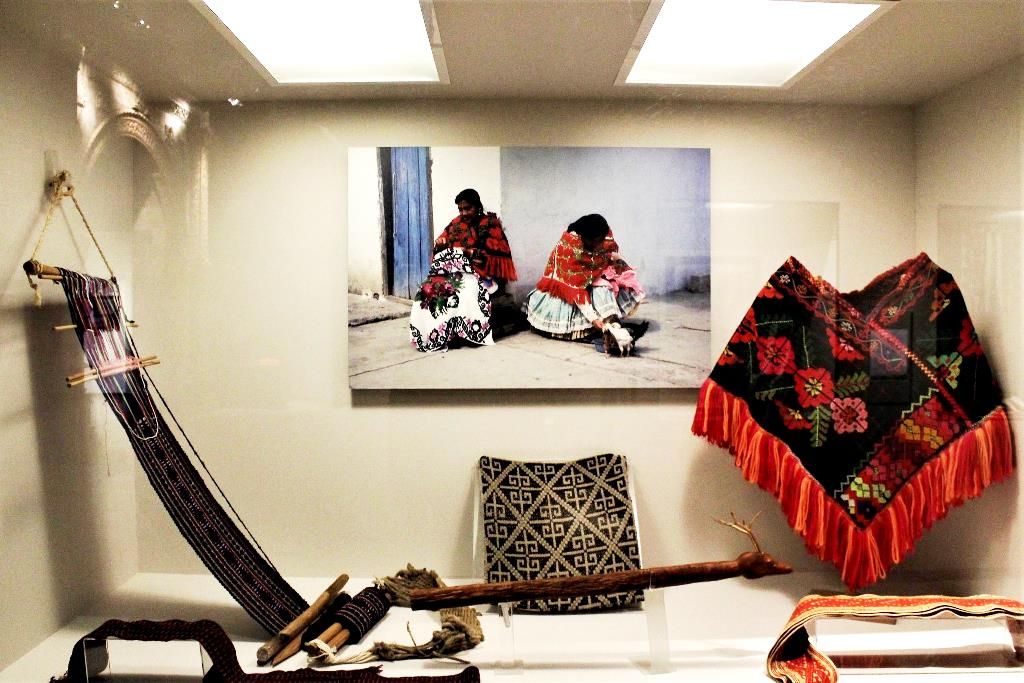 Continúa abierta exposición "Lenguaje de la indumentaria femenina, arte textil mazahua"