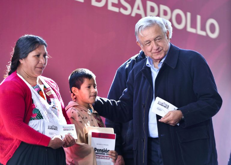 AMLO llama a respetar el proceso electoral extraordinario en Puebla.
