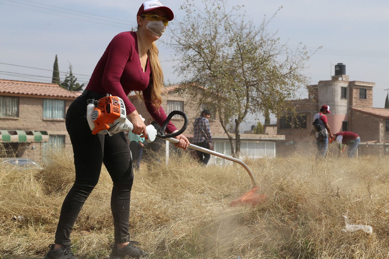 Nancy Gómez encabeza jornada de limpieza en Chicoloapan 