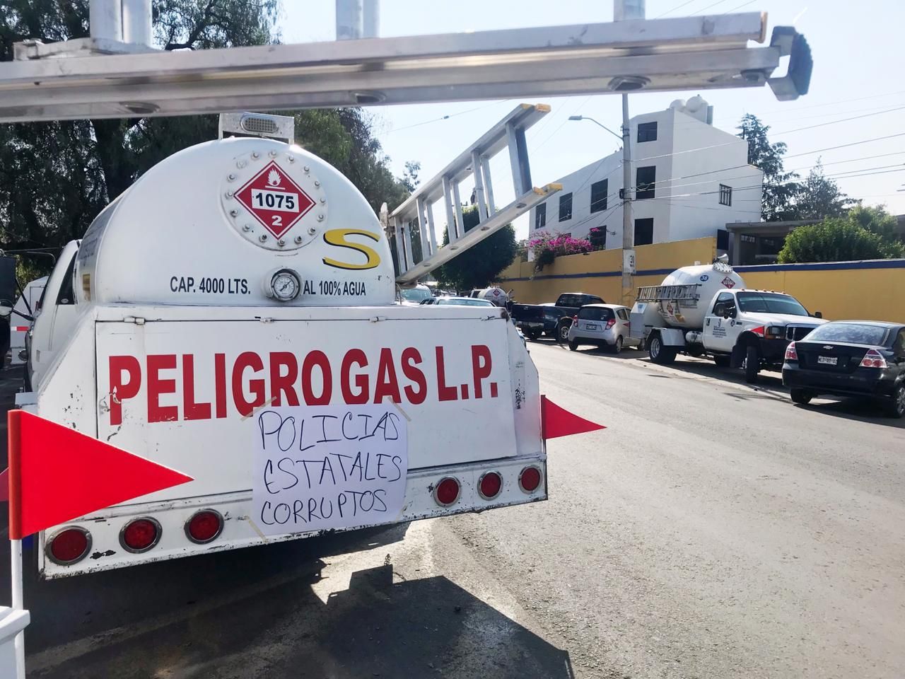Gaseros en Texcoco denuncian extorsiones por parte de policías estatales