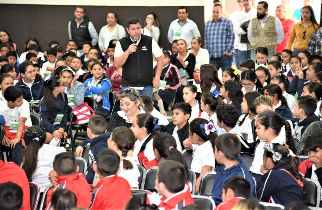 Cientos de niños participan en visita guiada a cosecha de papa como parte inaugural del Festival Pa’la Papa Mochis 2019.