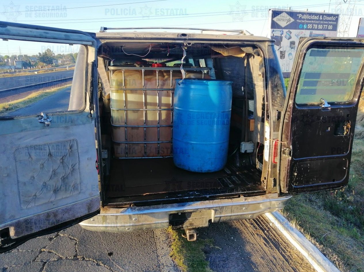 Abandonan camioneta con mil 200 litros de huachicol en Teotihuacán 